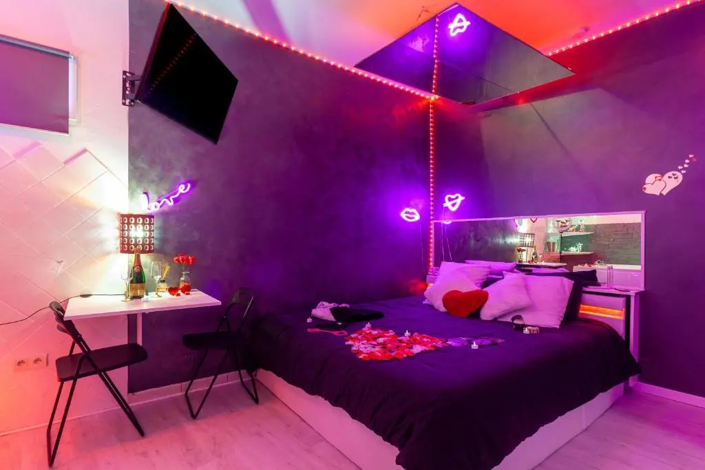 love.room.toulon