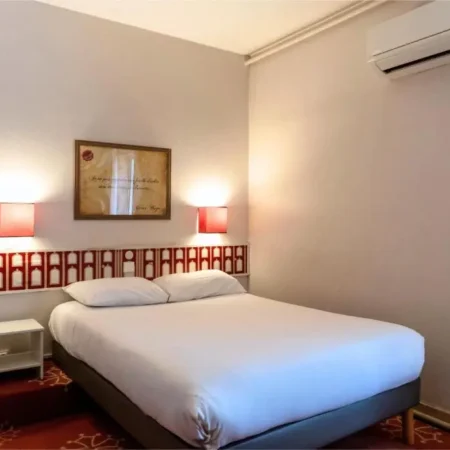 Hotel Ours Blanc – Place Victor Hugo