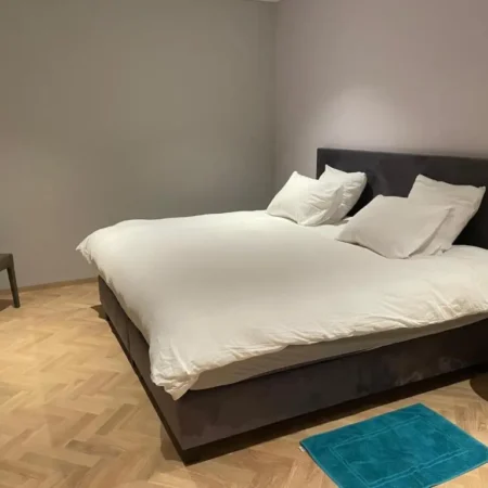 B&B46