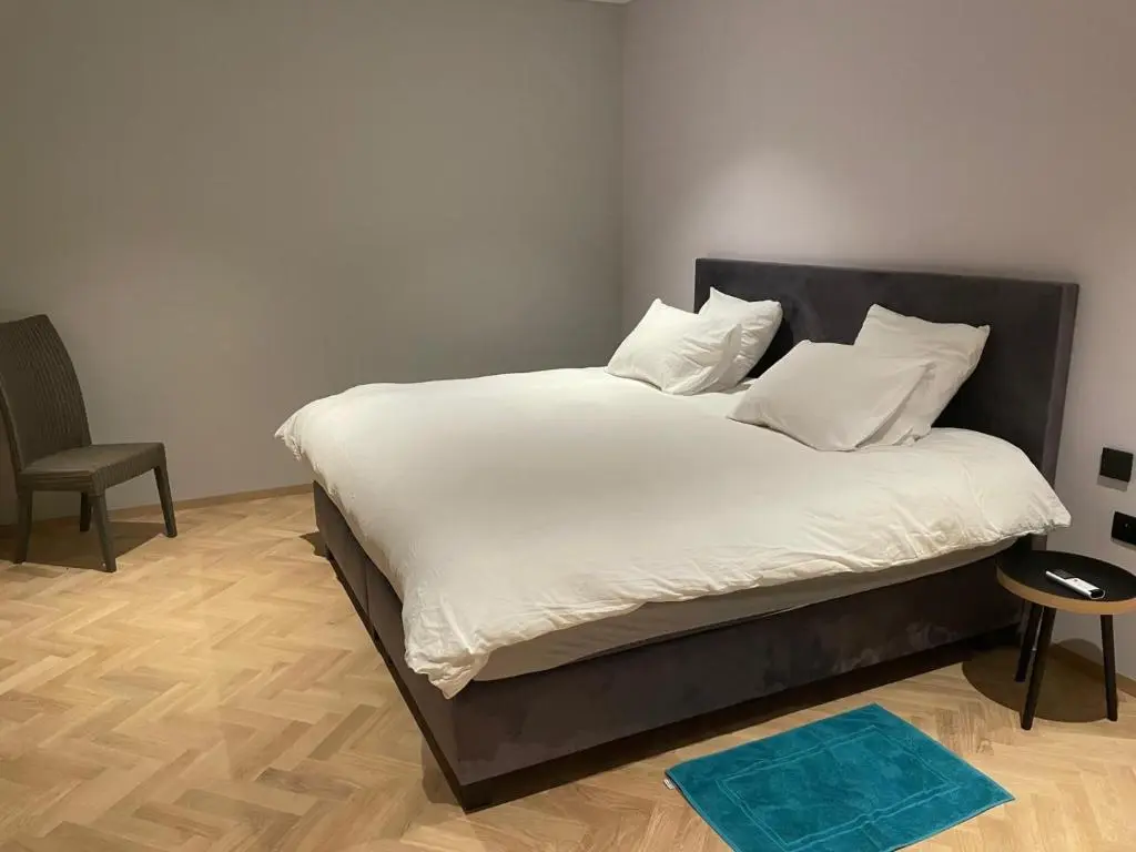 B&B46