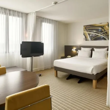 B&B HOTEL Velizy Est