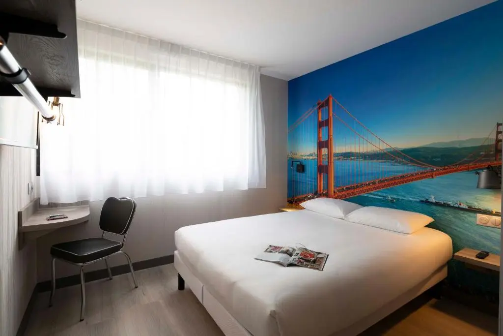 Break Hotel