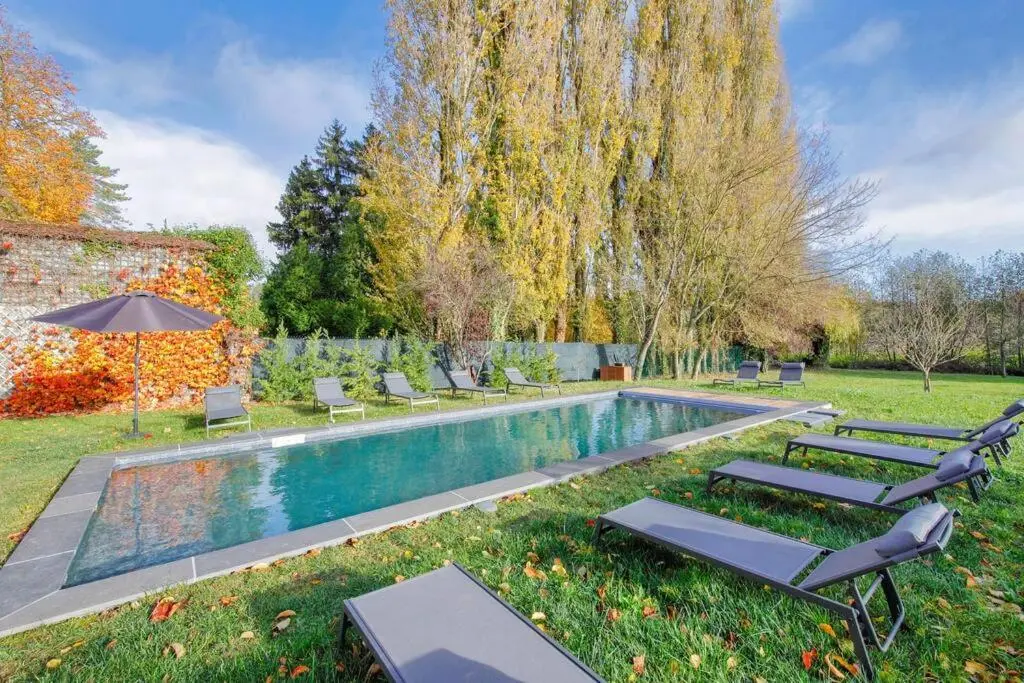 Maison Nelson : Grand Gite de groupe avec piscine chauffee, salle de reception, proche Fontainebleau, Paris en Seine-et-Marne