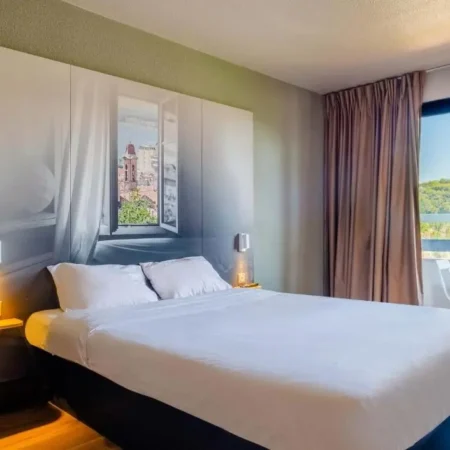 B&B HOTEL Villeneuve-Loubet Village