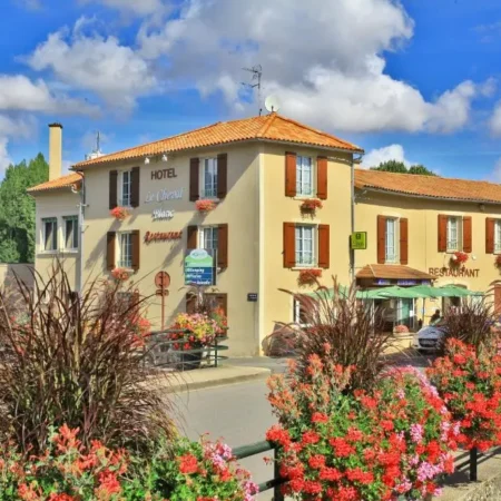 Logis Hotel le Cheval Blanc et Clovis