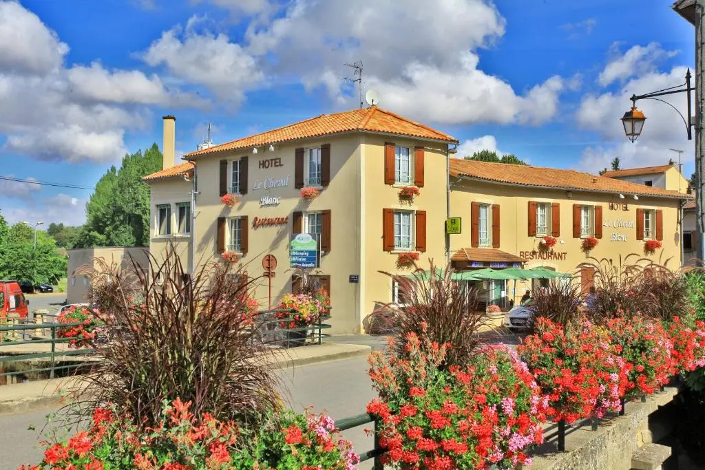 Logis Hotel le Cheval Blanc et Clovis